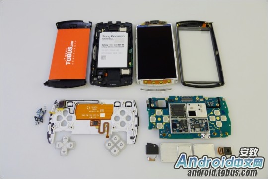 Das Playstation Phone wird zerlegt (7)